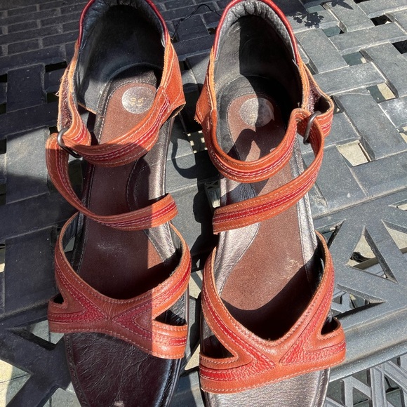 Lightly used Naots size 9 (40) - Picture 2 of 8